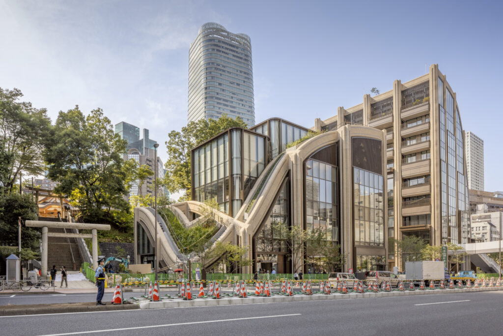 도시 재생의 새로운 모델, 아자부다이 힐스 5 3. Azabudai Hills CREDIT Kenji Masunaga