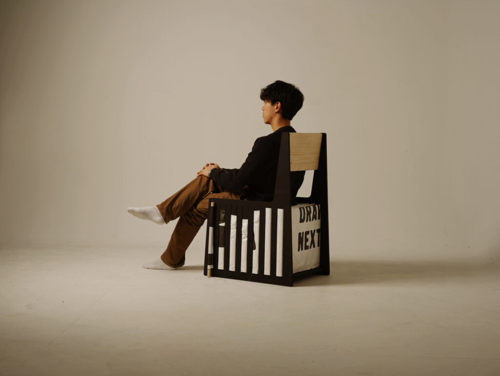 폐기물로 가구 만들기, 제로 프로젝트 5 인물앉아서