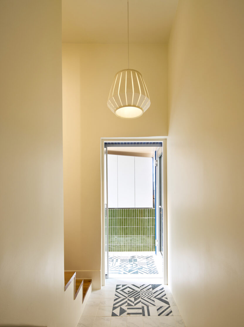 벽돌집의 투명한 변신, Mews Glass House 2 221102 Heech SLH 38