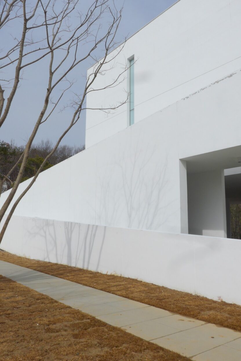 강릉의 새로운 랜드마크, 솔올미술관의 백색 건축 미학 7 7 6