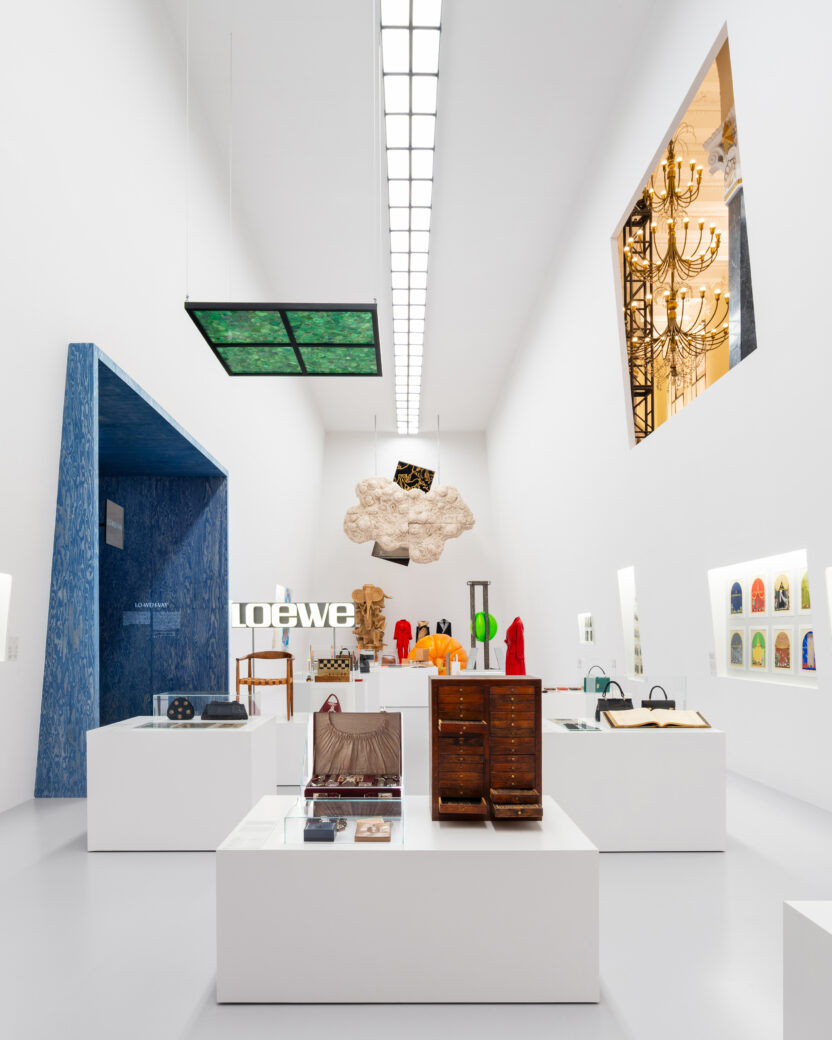 로에베의 <크래프티드 월드> 2 LOEWE 2024 SHANGHAI EXHIBITION 9