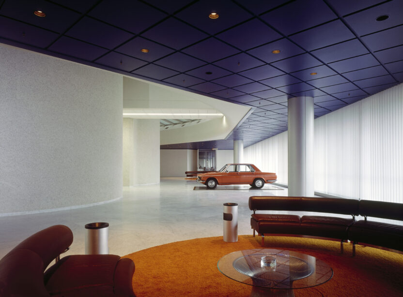 브랜드 첫인상을 결정하는 HQ 건축 디자인 4 9 P90473083 highRes bmw 2800 in entrance 1