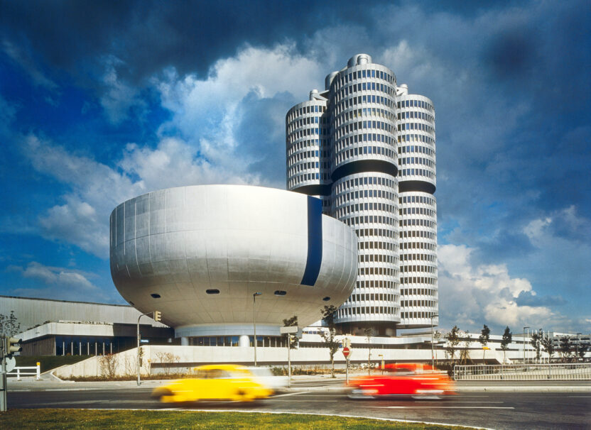 브랜드 첫인상을 결정하는 HQ 건축 디자인 4 8 P90473084 highRes bmw headquarters and