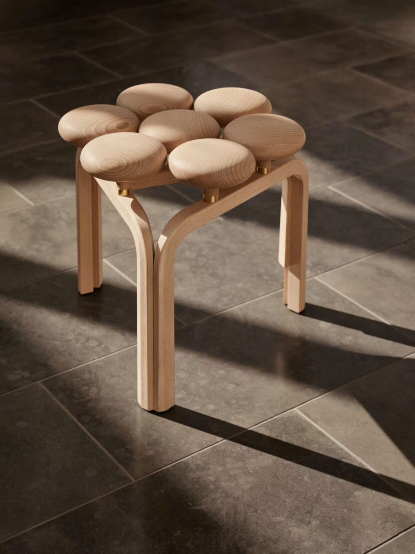 프리츠한센의 150년 디자인 헤리티지, 크리에이티브 디렉터 마리 루이스 회스트보 23 fh utzon stool oiled beech