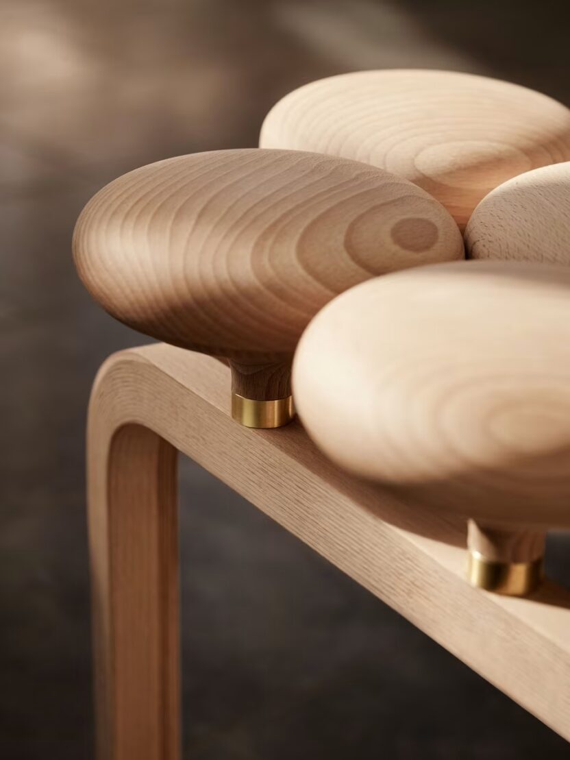 프리츠한센의 150년 디자인 헤리티지, 크리에이티브 디렉터 마리 루이스 회스트보 24 fh utzon stool oiled beech detail