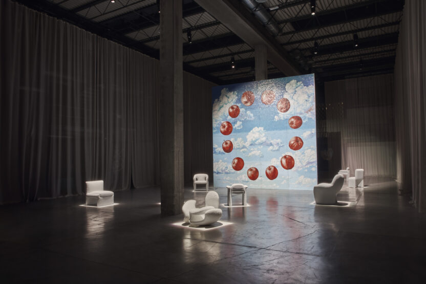 월간 〈디자인〉이 밀라노에서 주목한 전시 5 16 02 GC NILUFAR MDW24 ANDRES REISINGER 12 Chairs For Meditations Ph. Alejandro Ramirez Orozco