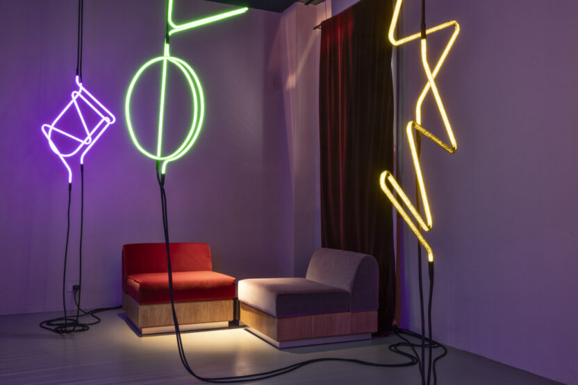 5개의 키워드로 톺아보는 밀라노 디자인 위크 23 02 GC NILUFAR MDW24 Via Spiga ARTHUR DUFF CEILING LAMP ph. Ruy Texeira