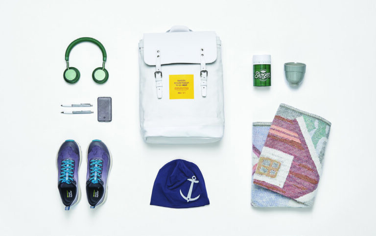 배낭에 담긴 테이크 아웃 디자인 〈Swedish Design Museum To Go〉
