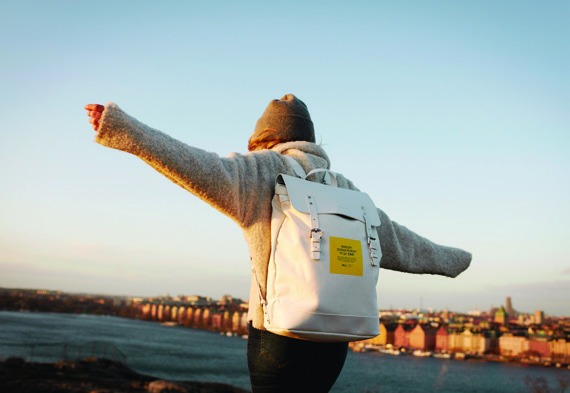 배낭에 담긴 테이크 아웃 디자인 〈Swedish Design Museum To Go〉 3 200424000002227 O