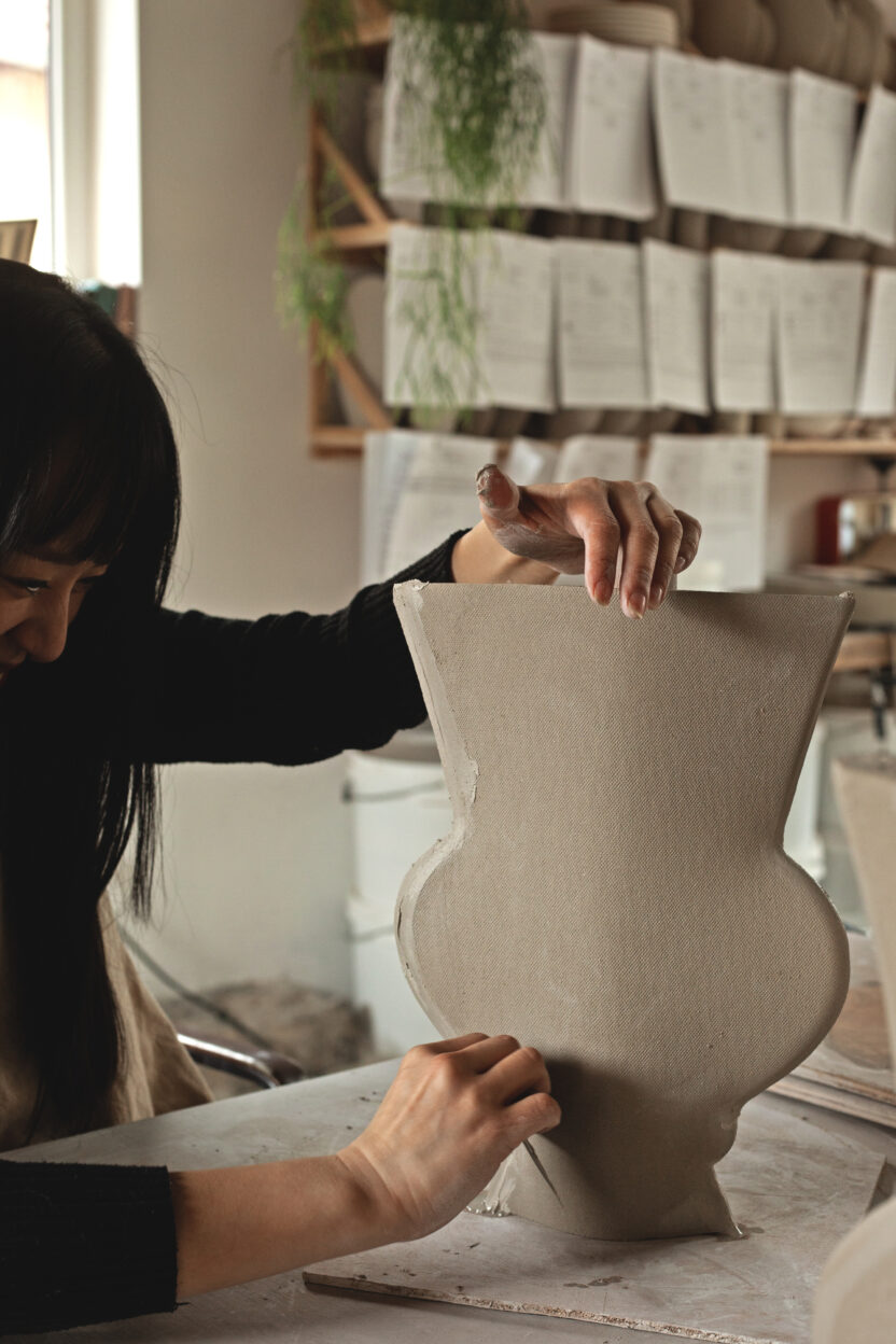 세라믹에 스민 물감의 잔흔, 이니세라믹 7 Work in the studio 1