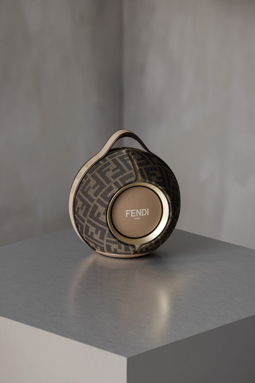 핸드백인 척하는 휴대용 스피커 1 엠퍼블릭 보도자료 FENDI x DEVIALET Mania 스피커 출시 1