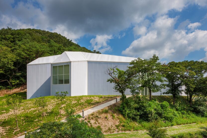 여행과 휴가의 계절, 서울 밖 로컬 미술관 5 6 resize 장욱진미술관 외부 1
