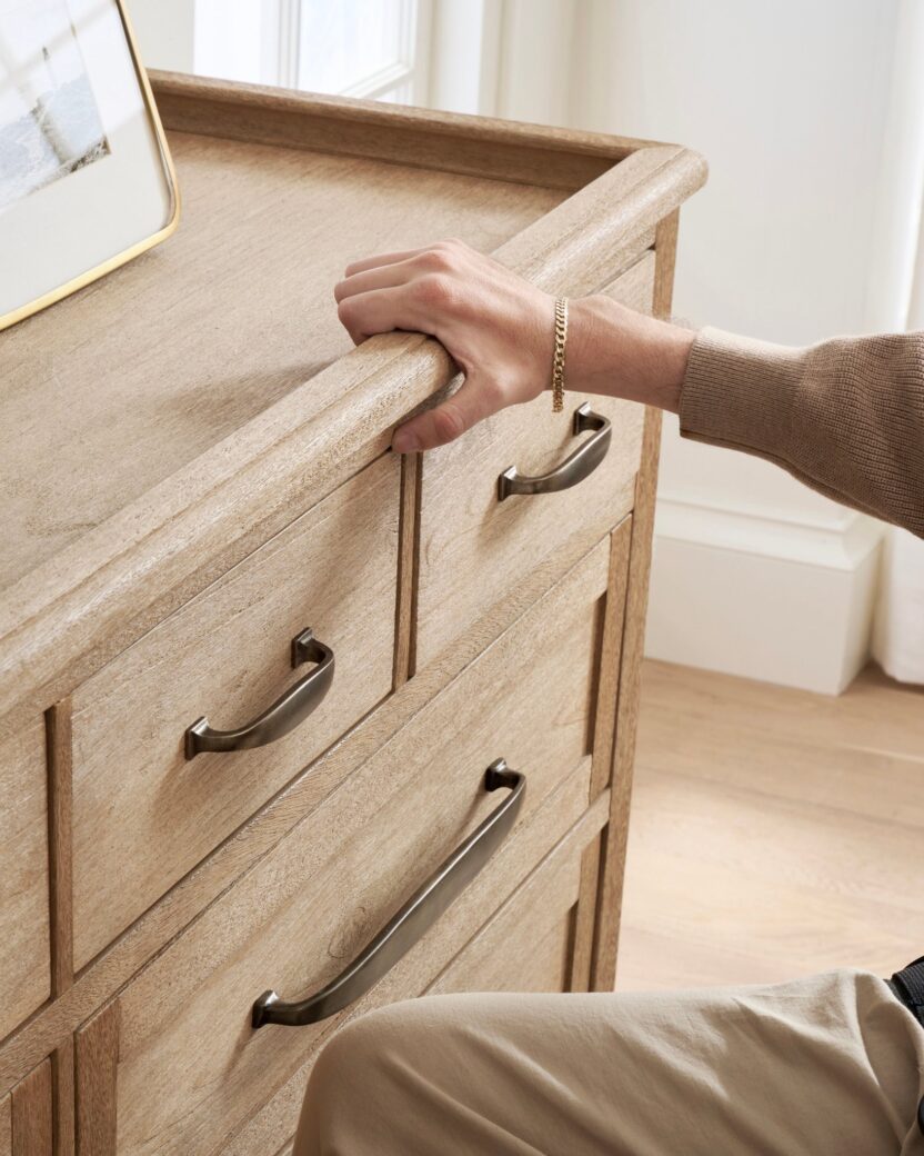 이동이 불편한 사람들의 일상 생활을 돕는 가구 디자인 7 Pottery Barn 7