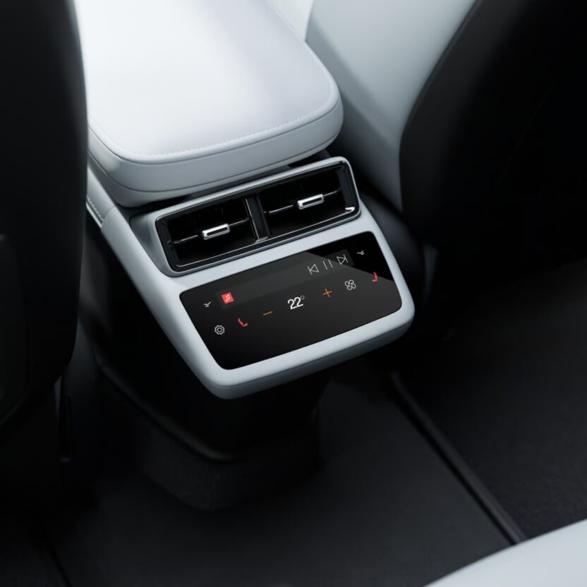 스마트한 주행 경험을 디자인하다 4 1704707404 10 3 polestar 4 overview interior material