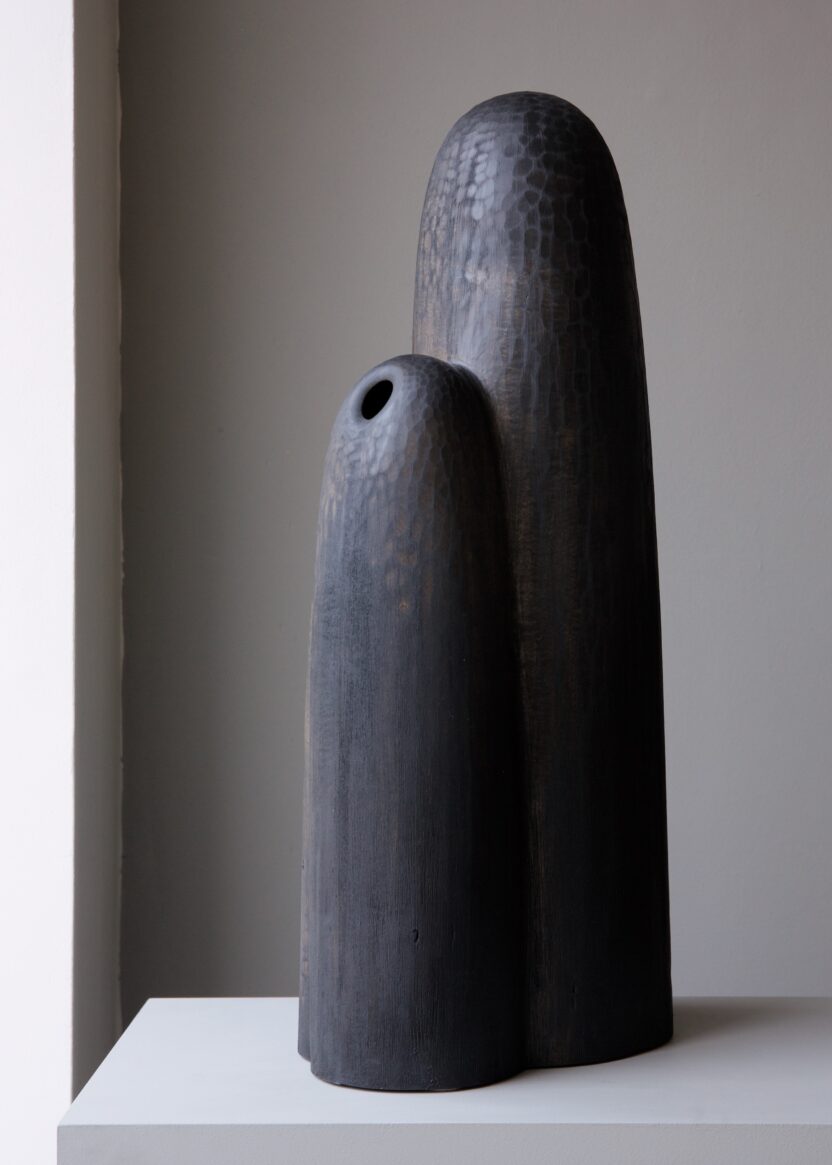 핀란드 디자이너 5인이 손으로 빚은 창작 세계 1 Antrei Hartikainen KUMPU sculptures No.2 hand carved Finnish linden pigmen