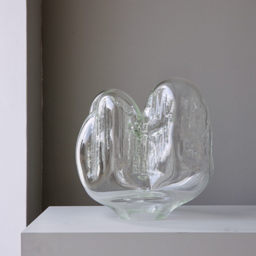 핀란드 디자이너 5인이 손으로 빚은 창작 세계 2 Antrei Hartikainen MELT glas sculptures No.16 mouth blown glass 33 x 23 x 3