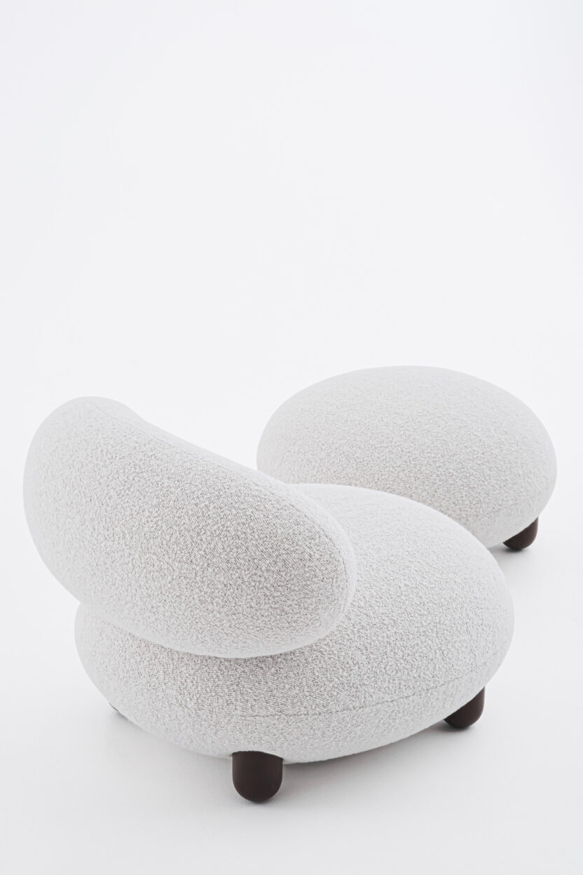 공간에 대한 철학을 품은 의자 2 Lounge Chair Flock by NOOM 19