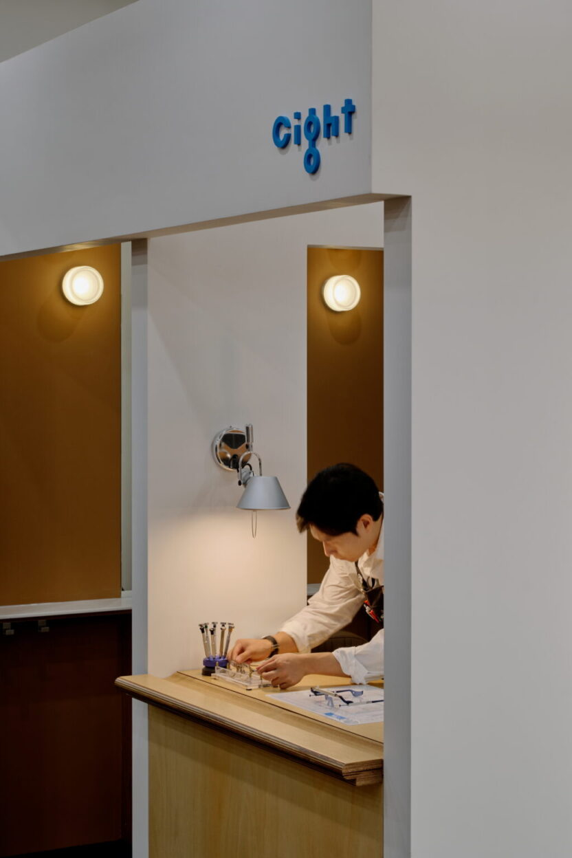 과정이 기억되는 안경원 디자인 1 web cight 011 1024x1536 1