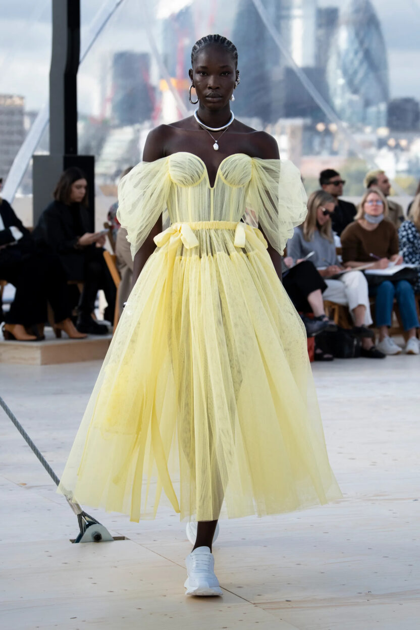 2025 패션위크가 기대되는 이유 3 00011 AlexanderMcQueen Spring 22 London credit brand