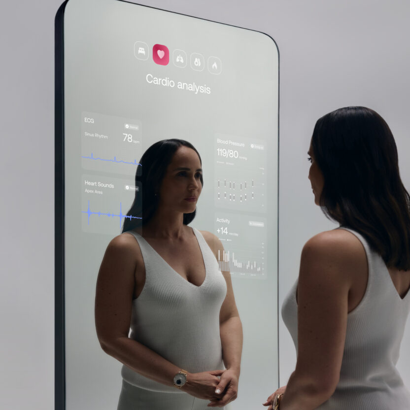 CES 2025, 더 똑똑해진 인공지능과의 만남 3 OMNIA with woman 1 1 focus UI 3