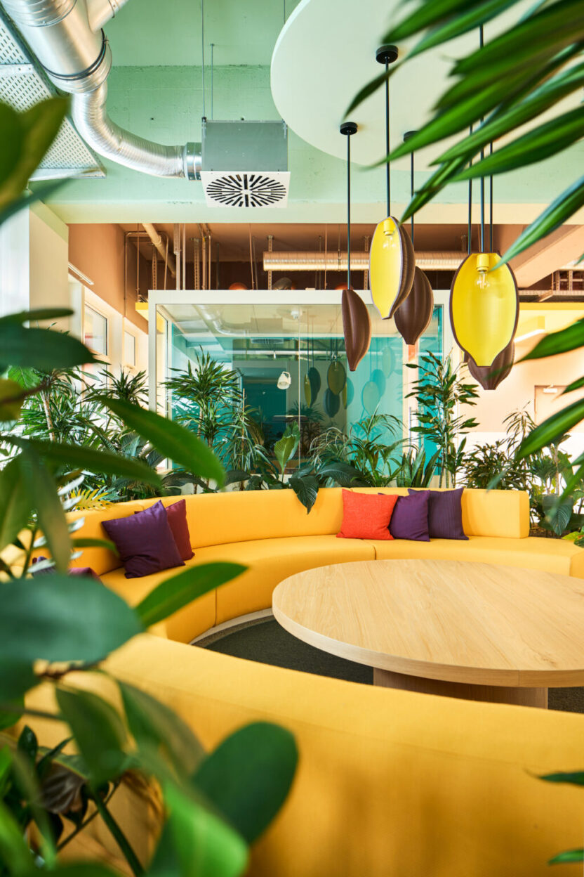 윌리웡카의 초콜릿 공장이 떠오르는 개성 있는 유럽 오피스 4 ritter sport office Ippolito Fleitz Group 18 1024x1536 1